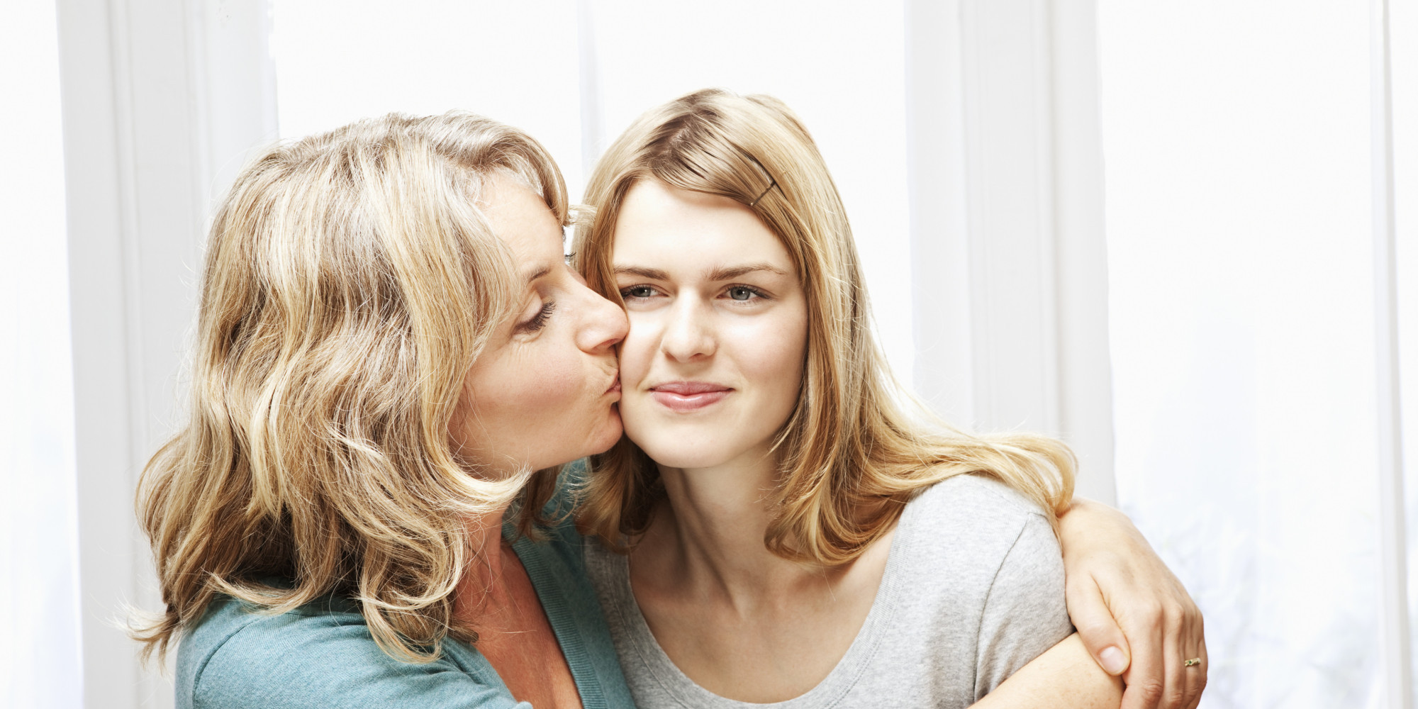 Mom barat. Мама и дочь. Мама и взрослая дочка. Женщина с взрослой дочкой. Отношения с мамой