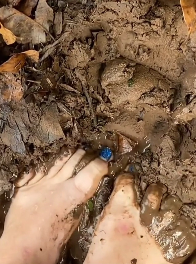 Muddy feet fetish