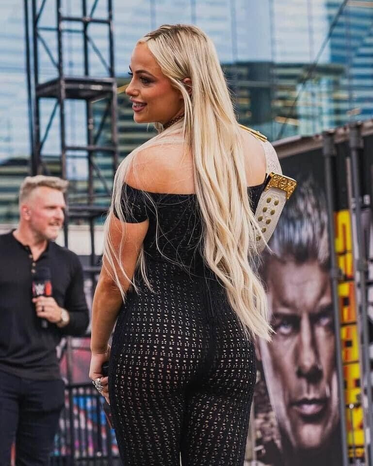Liv Morgan  tour
