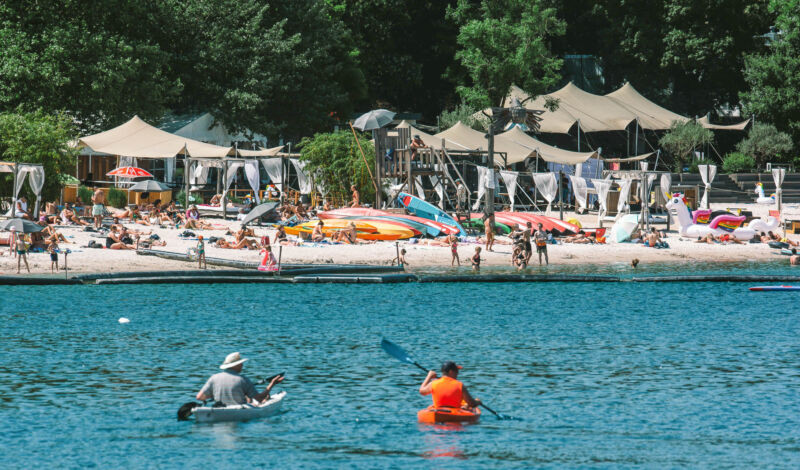 Begegnung beim Strandfest