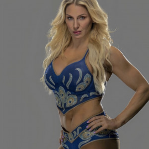 Charlotte flair the queen is over throne 