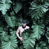Una vida desnudo